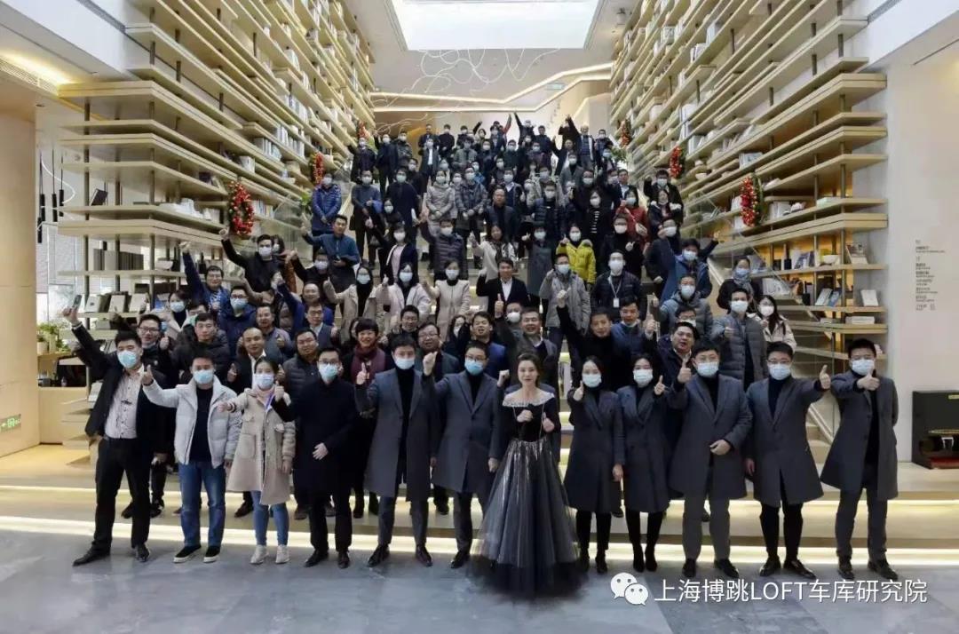 咸阳全国一百多人在华侨城汉口道6号参观研讨LOFT专利车库技术！